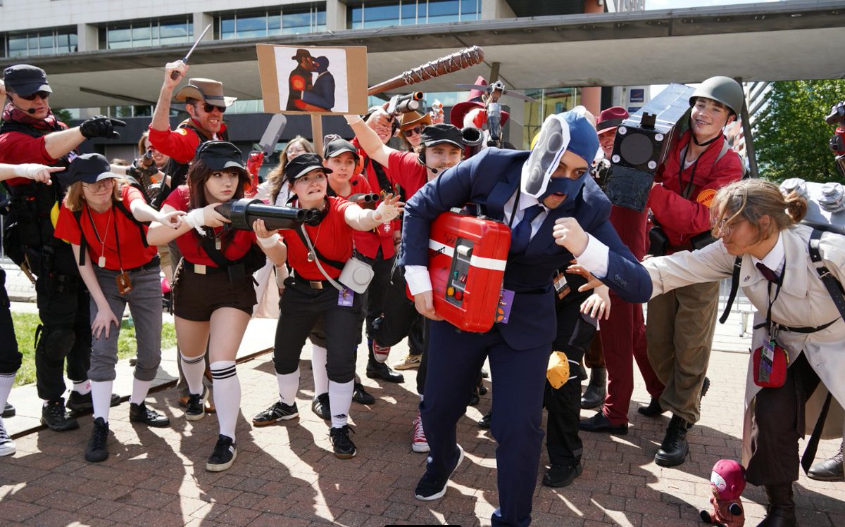 Valve Convention Cosplayers