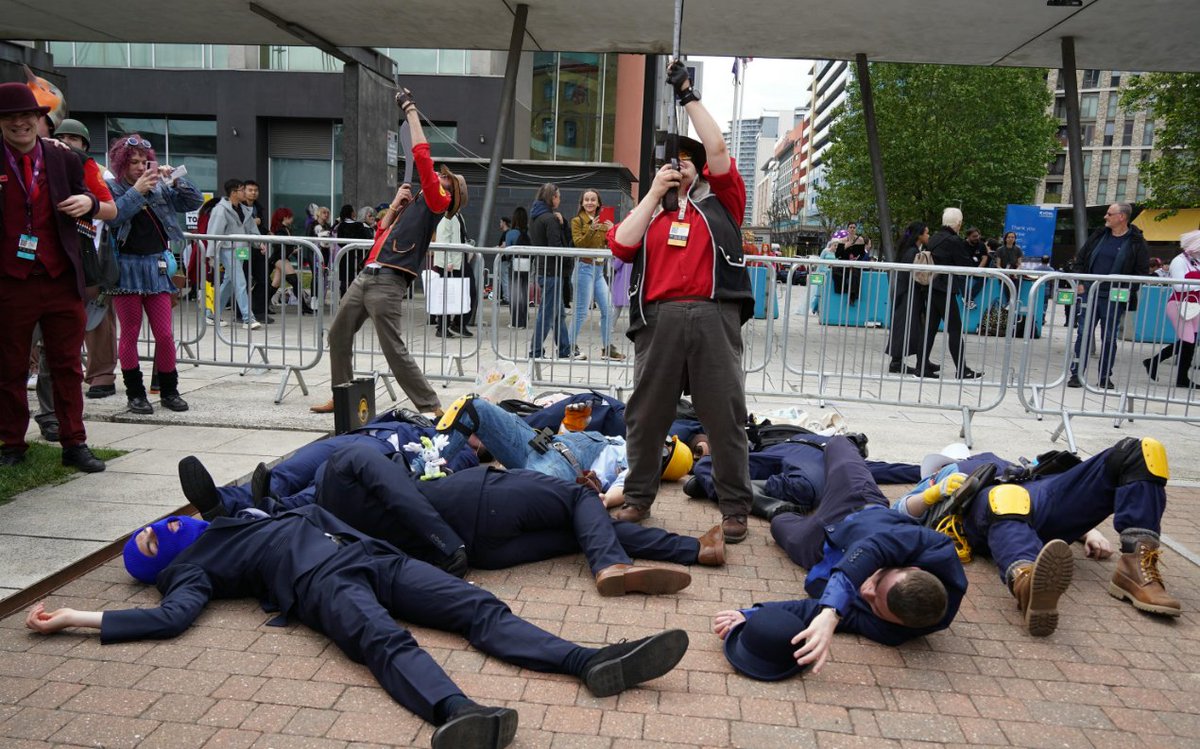Valve Convention Cosplayers